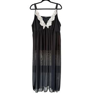 BloomChic Women's Plus Size Black & White Lace Nightgown Size 26